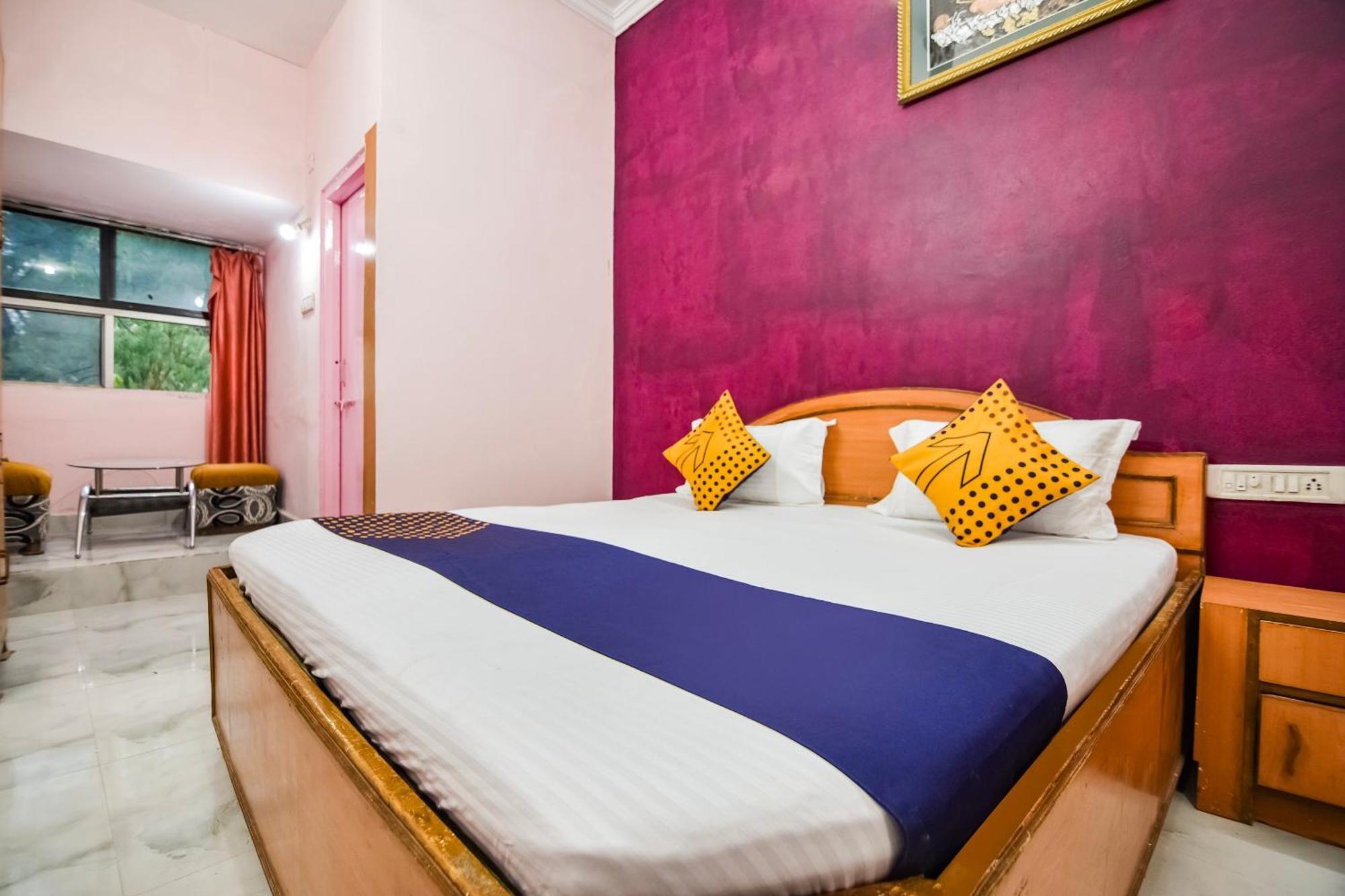 Spot On Hotel Midtown Gondia Εξωτερικό φωτογραφία